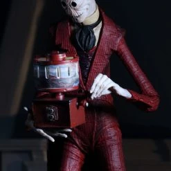 NECA The Conjuring Universe - Ultimate Crooked Man Actionfigur -Ubisoft News Geschäft 14880 6