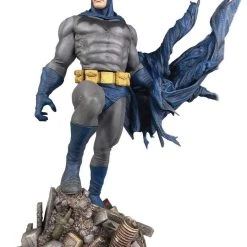 Diamond Select DC Gallery - Batman Defiant Figur