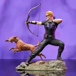 Diamond Select Marvel Gallery - Hawkeye Mit Lucky Dem Pizza-Dog - Statue -Ubisoft News Geschäft marvel hawkeye gallery 03 71440.1628723307