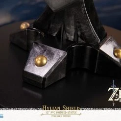 Diverse First 4 Figures - The Legend Of Zelda - Hylian Shield Statue -Ubisoft News Geschäft x f4fbotwhs n